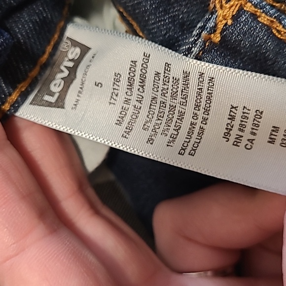 Girls size 5 Levis - Picture 4 of 4